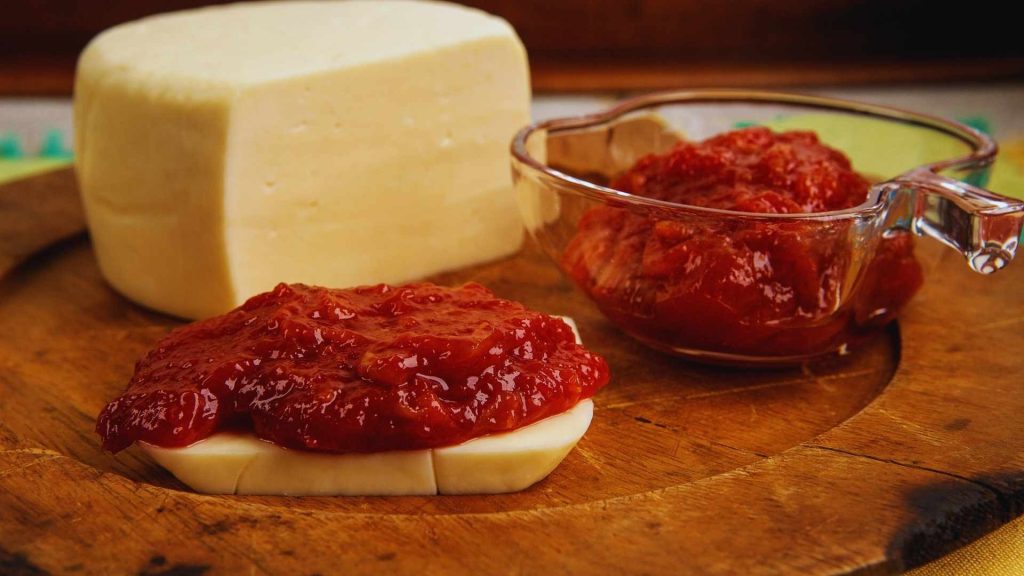 El arte de maridar tablas de quesos ibéricos: contrastes ácidos con frutos del bosque - Dulces La Cartuja